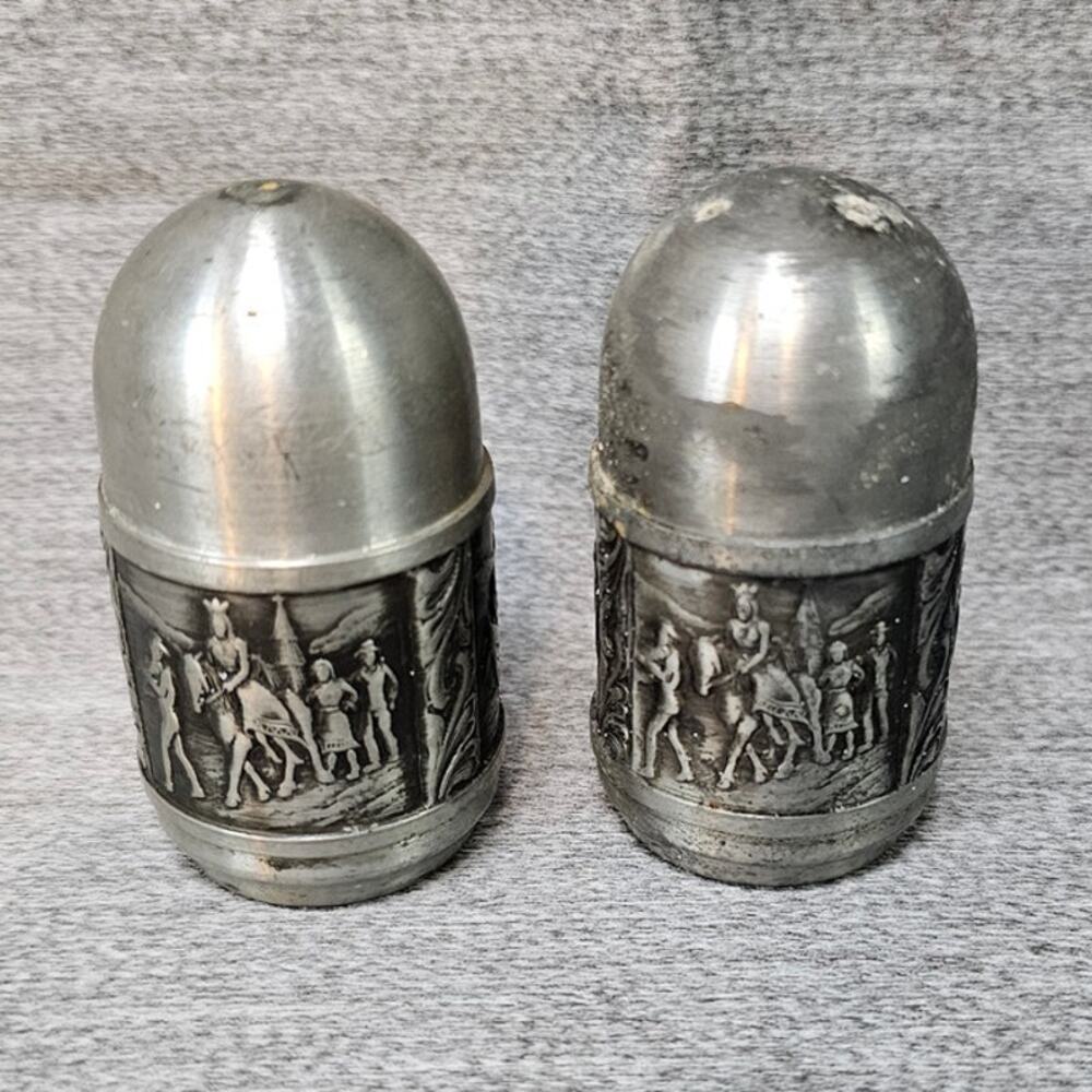 Vintage Pewter Metal Colonial Sword Knights Horses Salt Pepper Shakers 2.5"